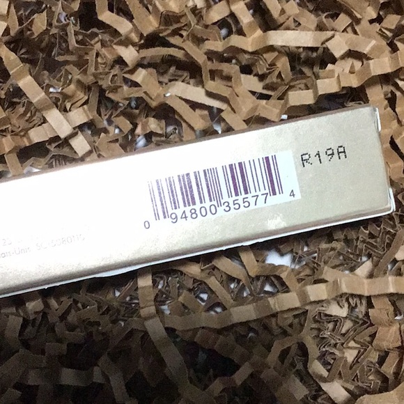 Stila Beauty Boss Plumping Lip Gloss EMPOWERING bright coral - Picture 9 of 13